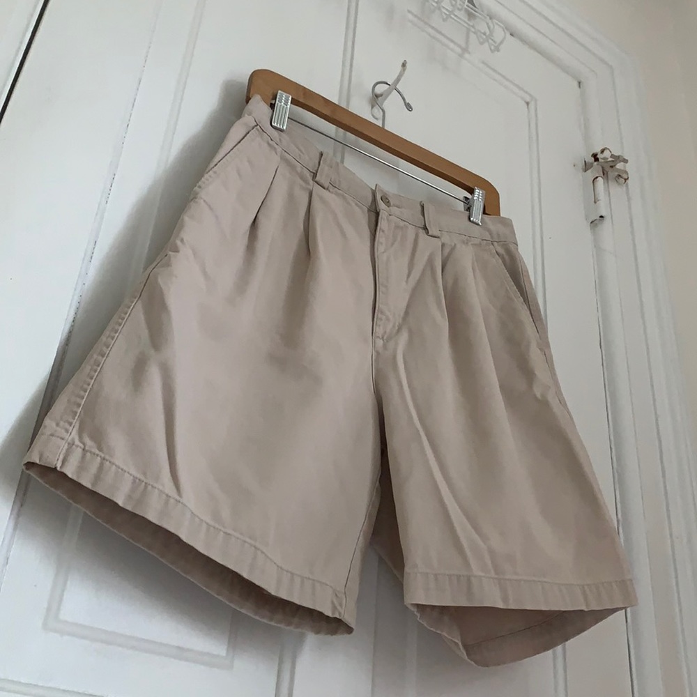 Highwaisted pleated shorts